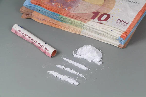 Linhas de cocaína e notas de euro — Fotografia de Stock