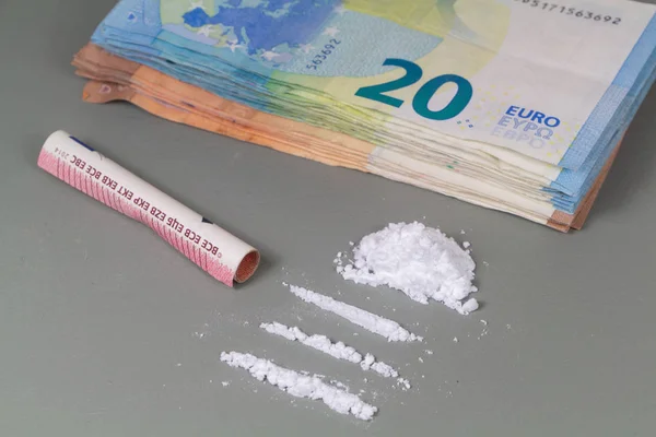 Linhas de cocaína e notas de euro — Fotografia de Stock