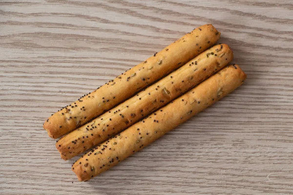 Breadsticks com sementes de papoila — Fotografia de Stock