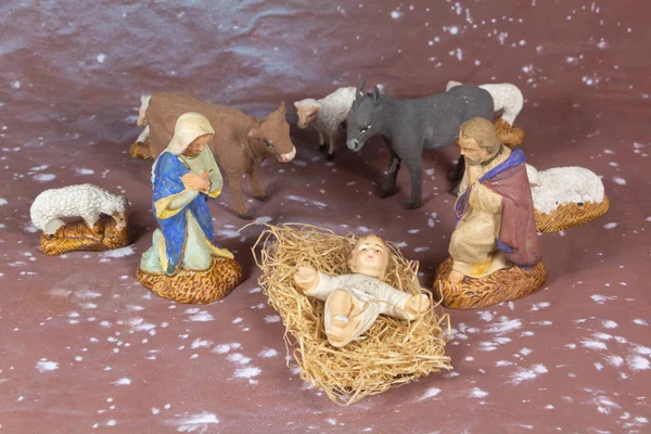 Szopka z prowansalskiej świąteczne niemowlęcym figury — Zdjęcie stockowe