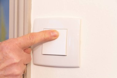 Işığı açmak için.