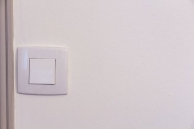 Duvarda geçiş yap.