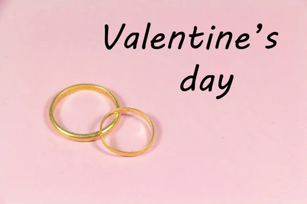 Two wedding rings and Valentine's day — 스톡 사진