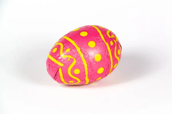 Huevo Chocolate Envuelto Papel Rosa Para Pascua —  Fotos de Stock