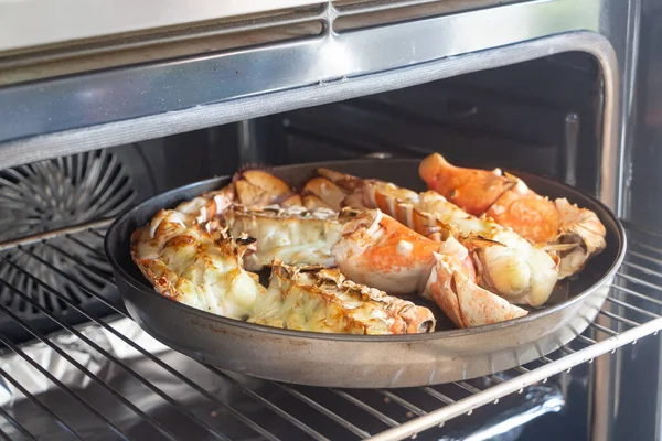 Langosta Parrilla Cortada Dos Trozos Del Horno — Foto de Stock