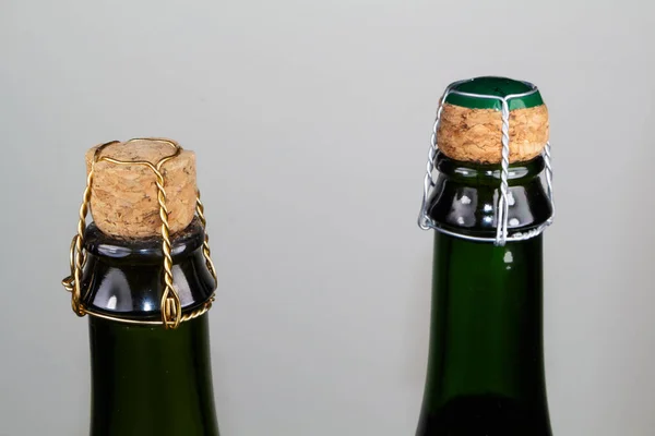 Tappi Due Bottiglie Sidro Vetro Verde — Foto Stock