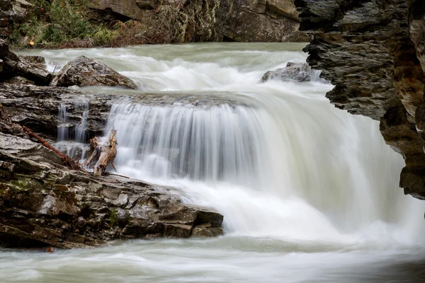 Fluxo de rio no desfiladeiro Johnson — Fotografia de Stock