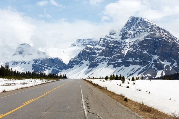 Canadian Road com neve — Fotografia de Stock