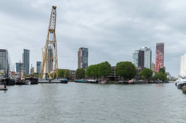  Rotterdam kanalda görüntüleyin 