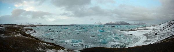 Zweven en drijven ijs — Stockfoto