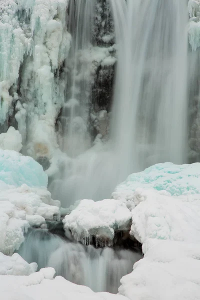 Заморожені водоспад xarafoss — стокове фото