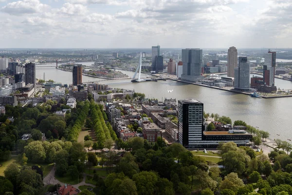 De stad Rotterdam in Nederland — Stockfoto