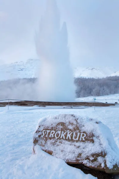 Strokkur Geyser na Islândia — Fotografia de Stock