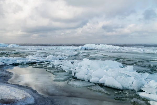 Schwimmendes und treibendes Eis — Stockfoto