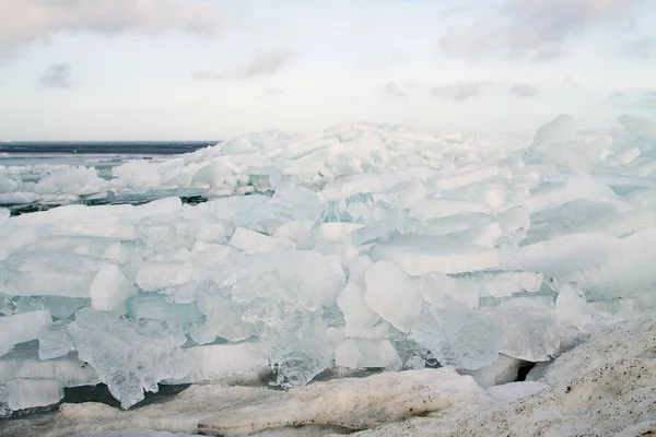 Hielo flotante y flotante —  Fotos de Stock