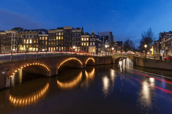 Nacht uitzicht op de stad Amsterdam — Stockfoto