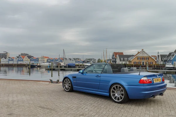 BMW M car at a small harbor — Stock Photo, Image