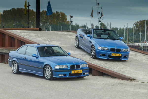 BMW M cars at a small harbor — Stock Photo, Image