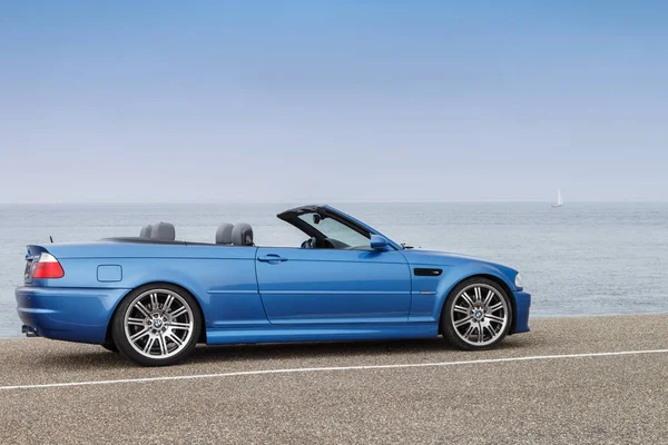 BMW M3 e46 Cabrio ayakta bir polder. — Stok fotoğraf