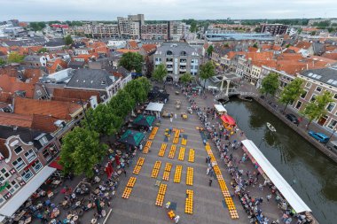 Ünlü Hollandalı peynir pazarı