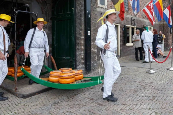 Ünlü Hollandalı peynir pazarı