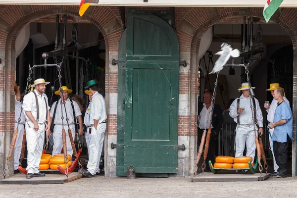 Ünlü Hollandalı peynir pazarı