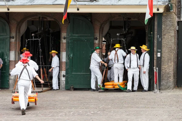 Ünlü Hollandalı peynir pazarı