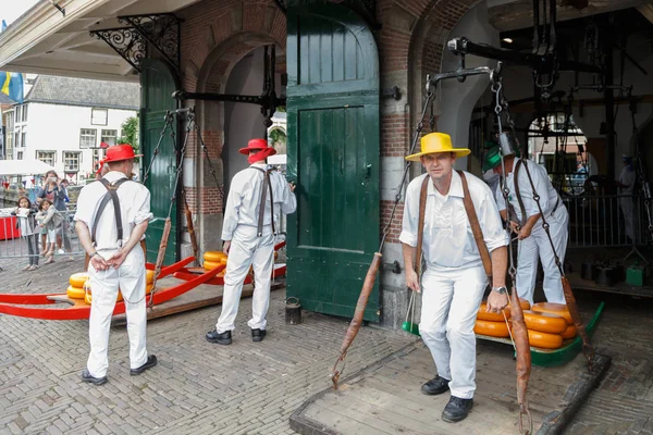 Ünlü Hollandalı peynir pazarı