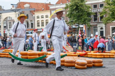 Ünlü Hollandalı peynir pazarı