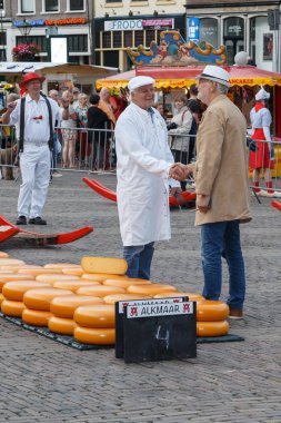 Ünlü Hollandalı peynir pazarı