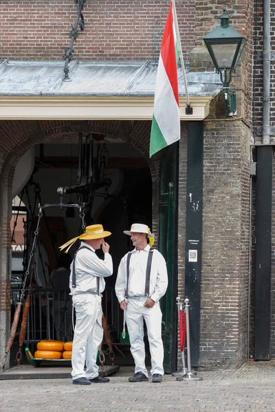 Ünlü Hollandalı peynir pazarı