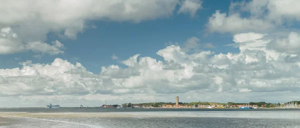 Westterschelling mit dem Leuchtturm brandaris — Stockfoto