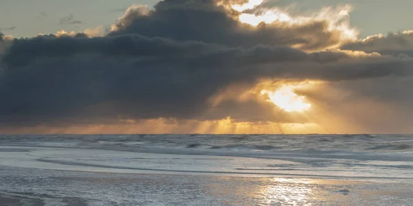 Красивий Захід Сонця Морем — стокове фото