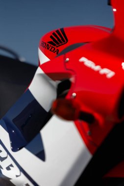 Hollanda 14 Mayıs 2018, Honda Cbr 600 F motosiklet kırmızı beyaz ve mavi kıyı şeridi ayakta