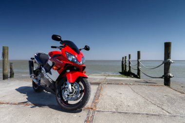 Hollanda 14 Mayıs 2018, Honda Cbr 600 F motosiklet kırmızı beyaz ve mavi kıyı şeridi ayakta