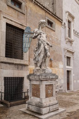 Roma, İtalya - 16 Mayıs 2016 - Hadrian veya Sant 'Angelo Şatosu Anıtında Heykel