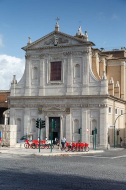 Akşamki büyük meydan.