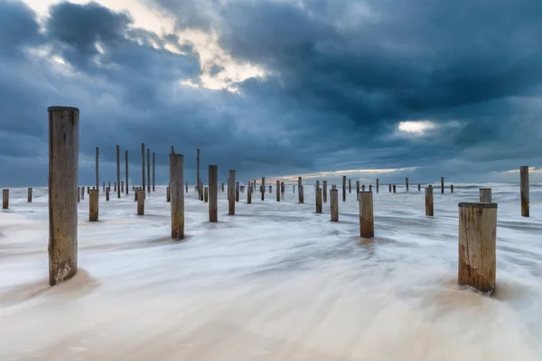 Scenic View Wooden Poles Sea — Stock Photo, Image