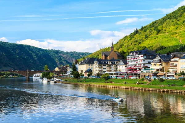 Uitzicht op de wijn stad Cochem aan de Moezel — Stockfoto