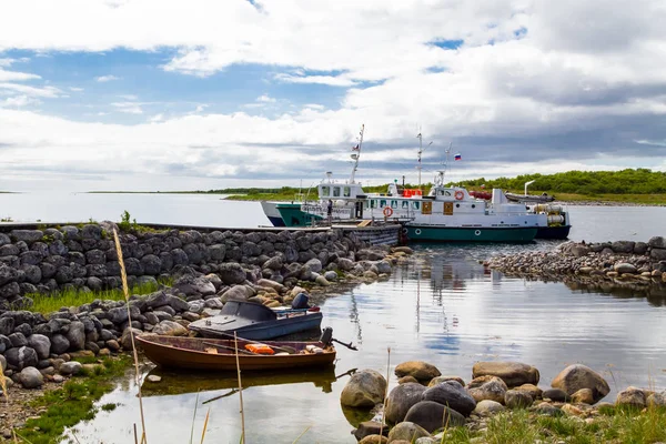 Tekneler Bolşoy Zayatsky Adası'beyaz deniz, Rusya Federasyonu