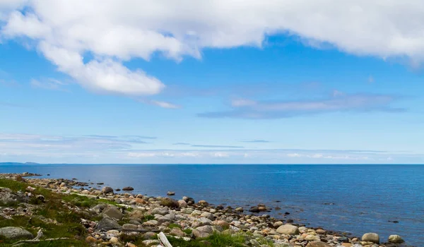 Bolşoy Zayatsky ada görünümüne beyaz deniz.