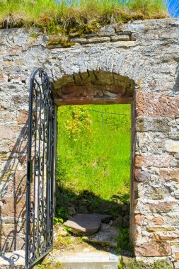 Eifel, Almanya Kronenburg kalesi kalıntıları