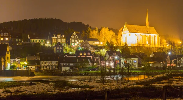 Oude Beyenburg in Wuppertal nachts, Duitsland. — Stockfoto