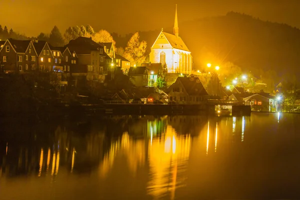 Oude Beyenburg in Wuppertal nachts, Duitsland. — Stockfoto