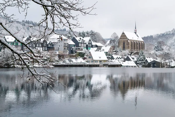 Oude Beyenburg in de sneeuw, Wuppertal. — Stockfoto