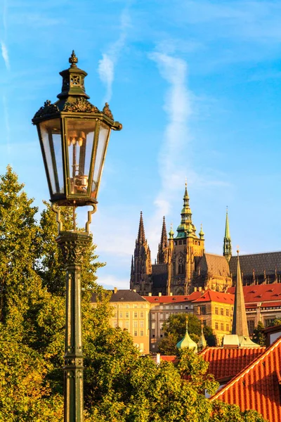 Prag'da tarihi çeyrek Hradschin görünümünü. — Stok fotoğraf
