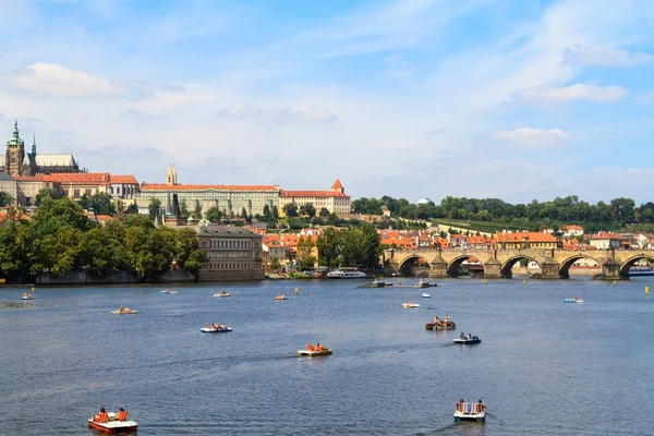 Vista del Puente de Carlos en Praga . — Foto de Stock