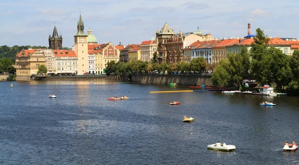 Vista del río Moldava en Praga . — Foto de Stock