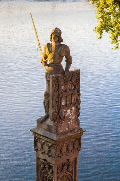 Bruncvik heykel Prag'daki Charles Köprüsü üzerinde