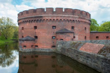 Kule Der Dona, şimdi müze olan Amber. 